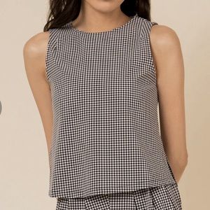 Wayre tank top sleeveless travel shirt gingham pattern